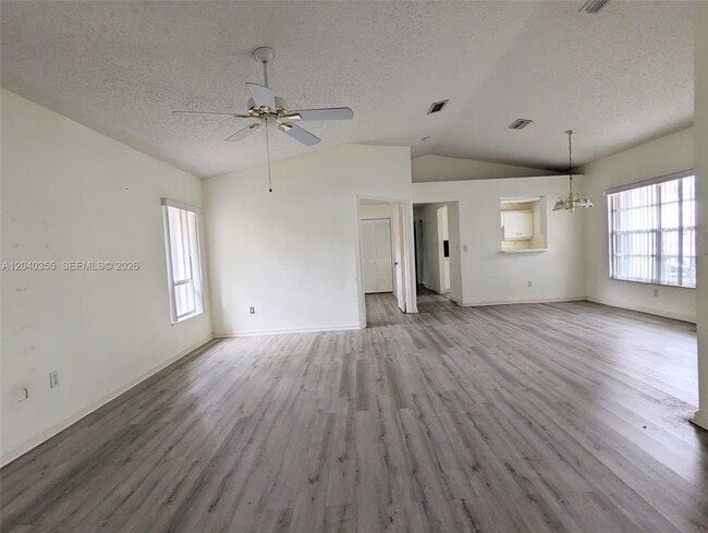 Photo - 532 SE 21st Dr