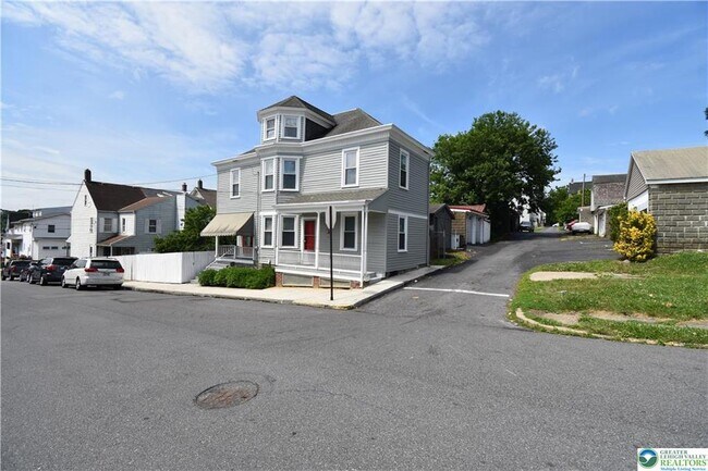Photo - 204 N 9th St
