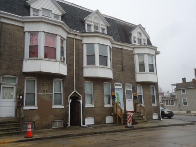 Photo - 652 Chestnut St House