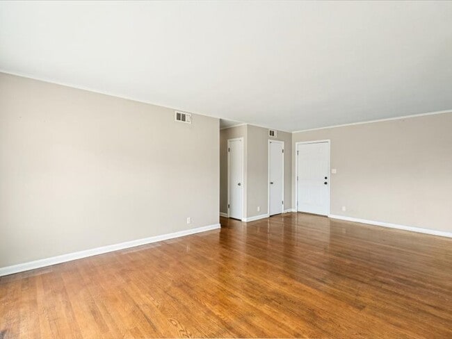 Photo - 2607 S Maplewood Ave