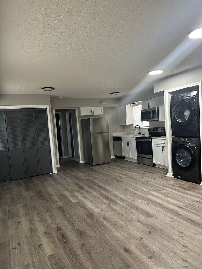 Photo - Welcome Home to Garfield Place Living: Whe... Unidad 45