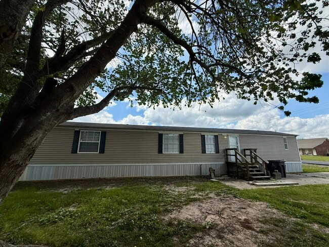 Building Photo - 3913 Carlyss Dr