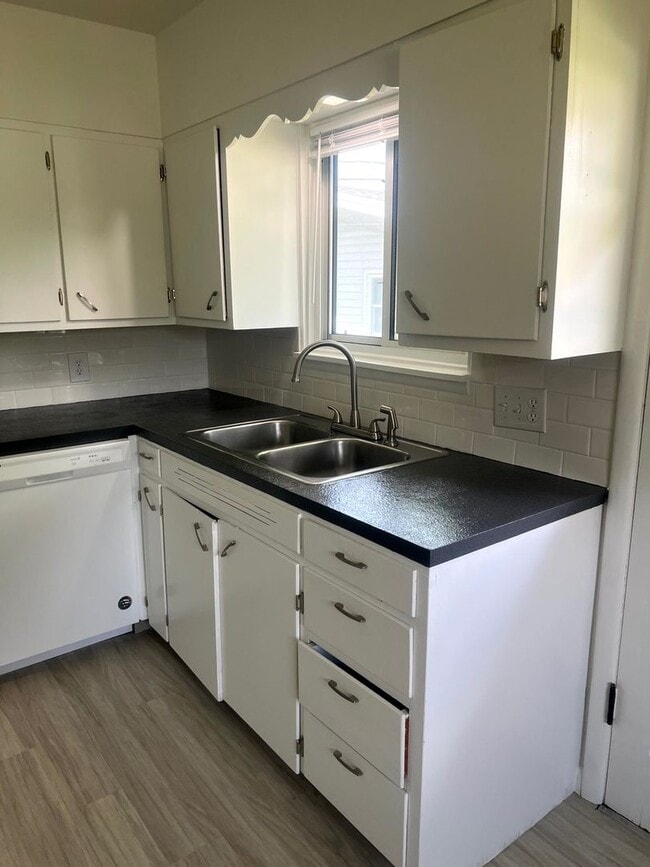 Photo - 2635-2637 S. Stewart Unit 2635