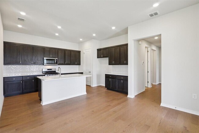 Photo - 140 Stewart Dr Unit 102