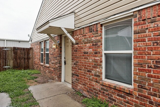 Photo - Cute 3BD/2BTH Duplex in Central East Norman!
