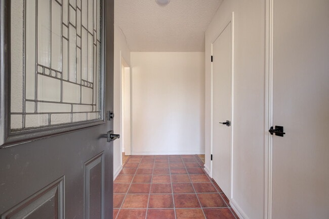 Photo - 2709 Meadowbrook Dr