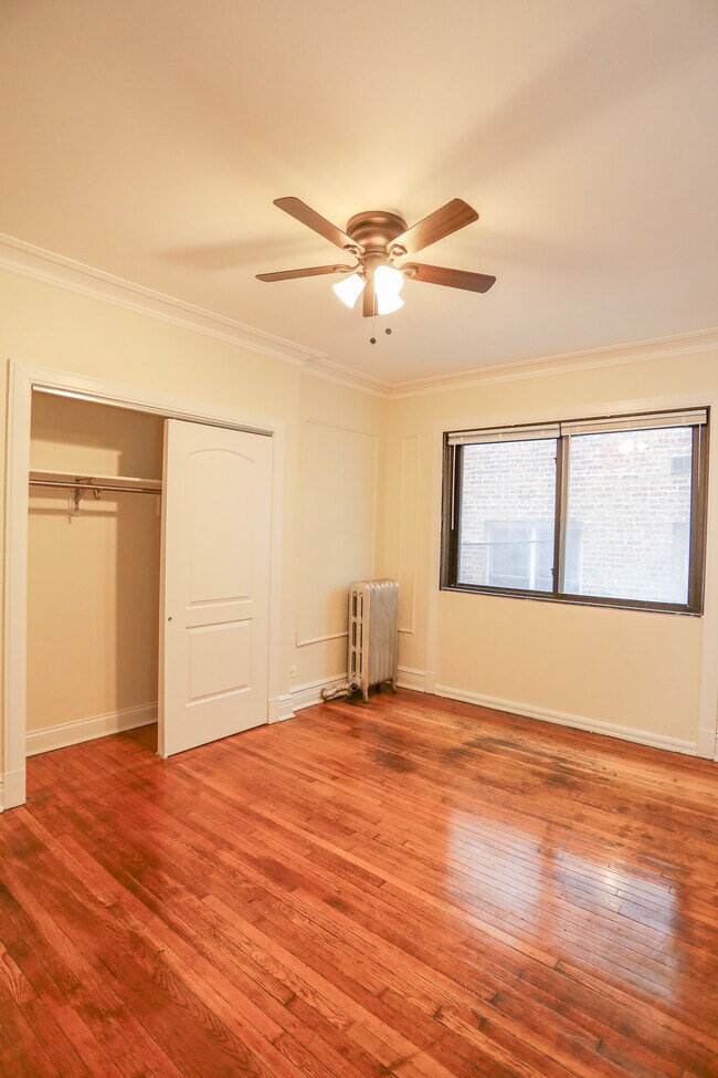 4546 N Malden St Unit 106