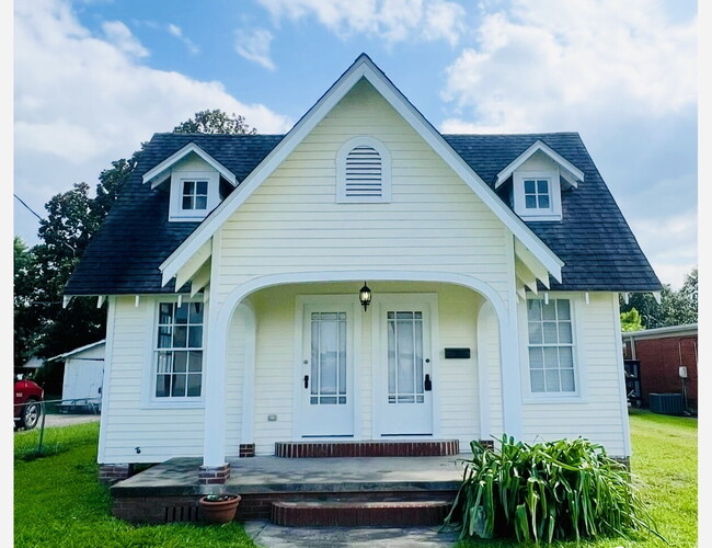 Photo - Downtown Home - with Appliances (including Dishwasher)