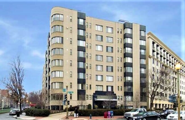 Spectacular Scott Circle Solarium Studio A... - Spectacular Scott Circle Solarium Studio A... Condo Unit 4