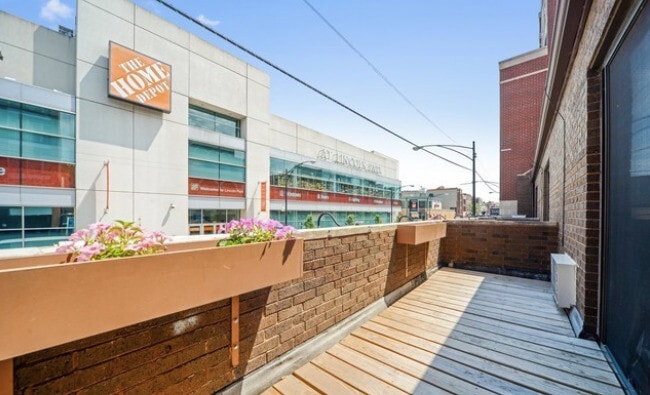 Photo - 2660 N Halsted St