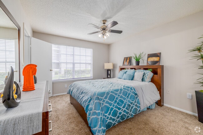 2BR, 2BA - 1,064SF - Bedroom