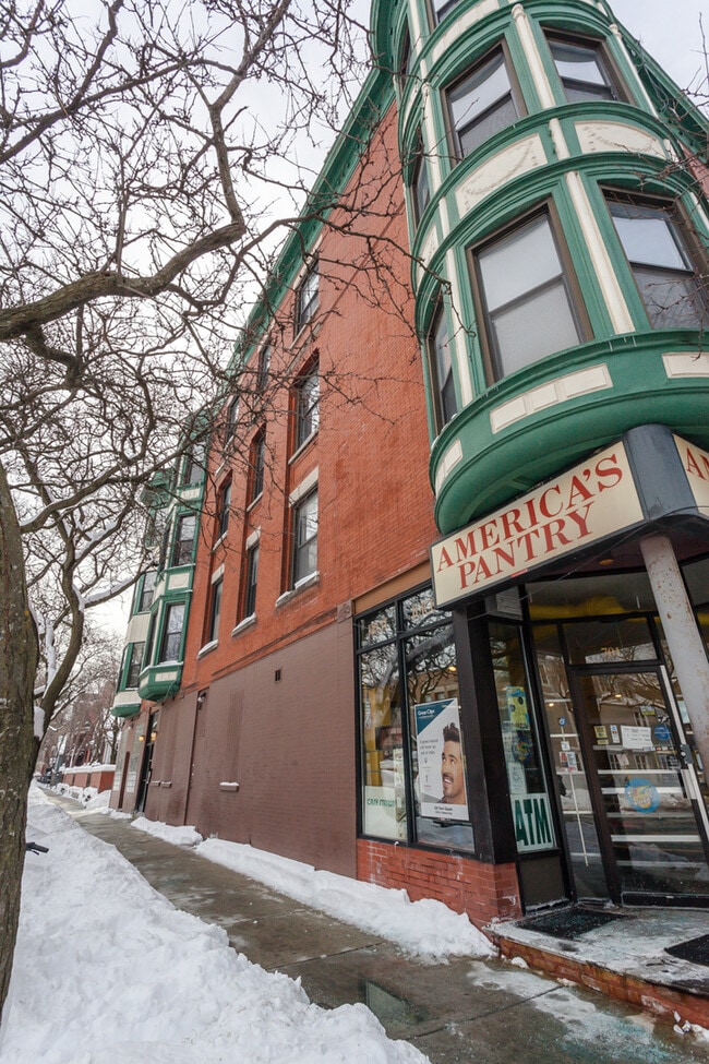 Building Photo - 703 W Willow St Unit 2B