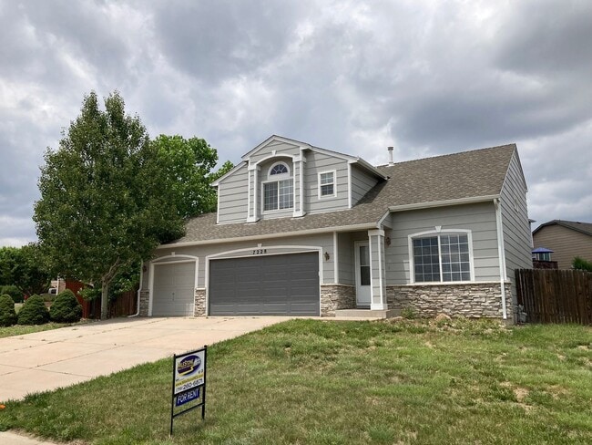 4 Bedroom, 3.5 Bath House with a 3 Car Gar... - 4 Bedroom, 3.5 Bath House with a 3 Car Gar...