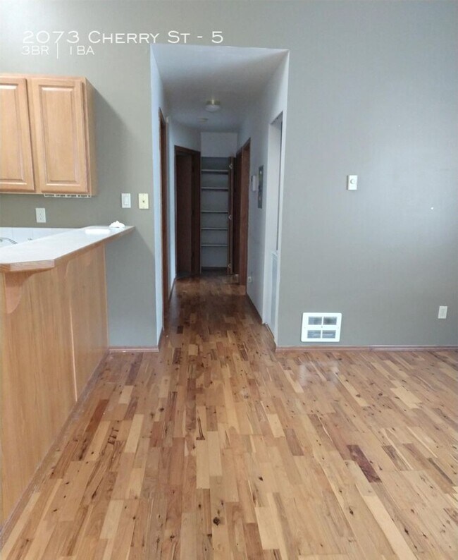 Photo - 2073 Cherry St