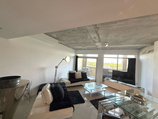 Photo - 139 NE 32nd St Unidad ID1255498P