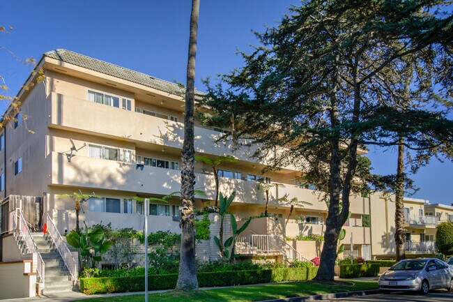 Santa Monica St. James
