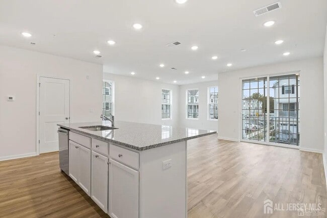 Photo - 735 Station Rd