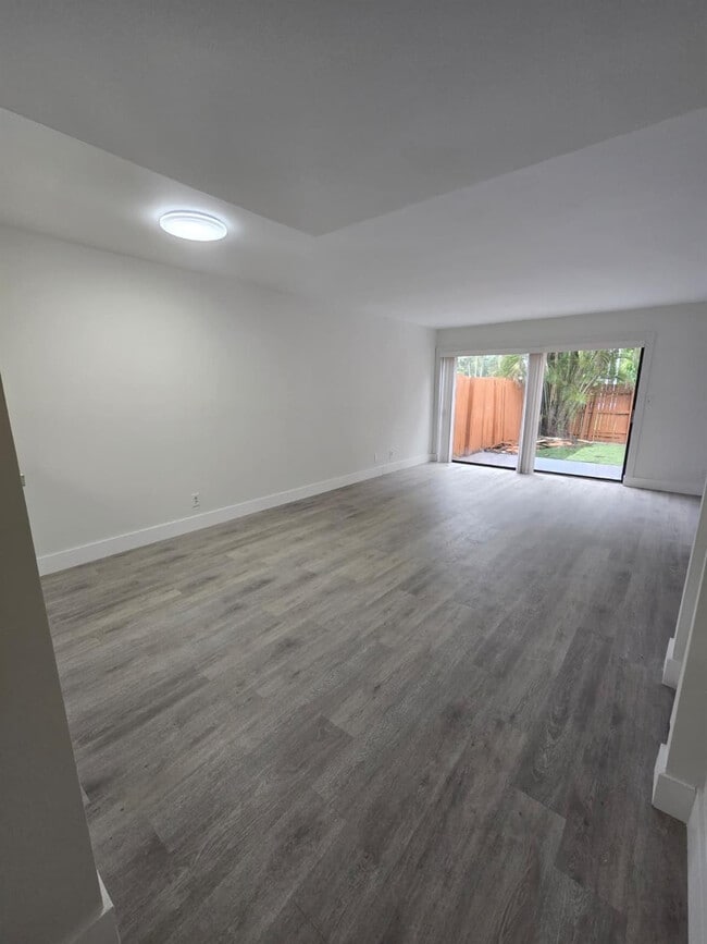 Photo - 7743 Balboa St