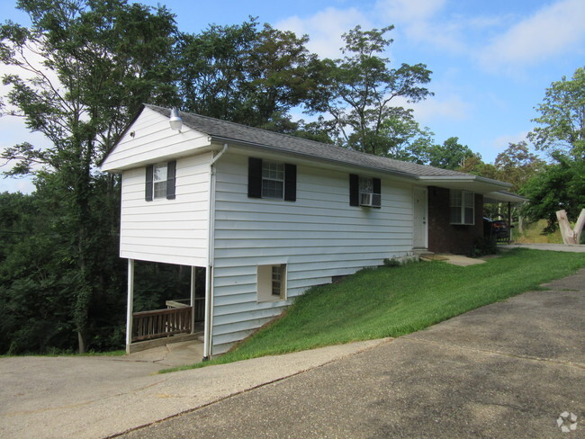 Building Photo - 4 Circle Dr Unit 1 Rental