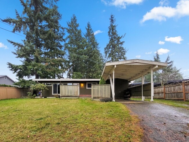 Building Photo - Cozy rambler with large outdoor space!!! Rental