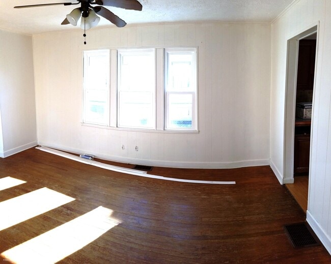 210 N Routiers Ave