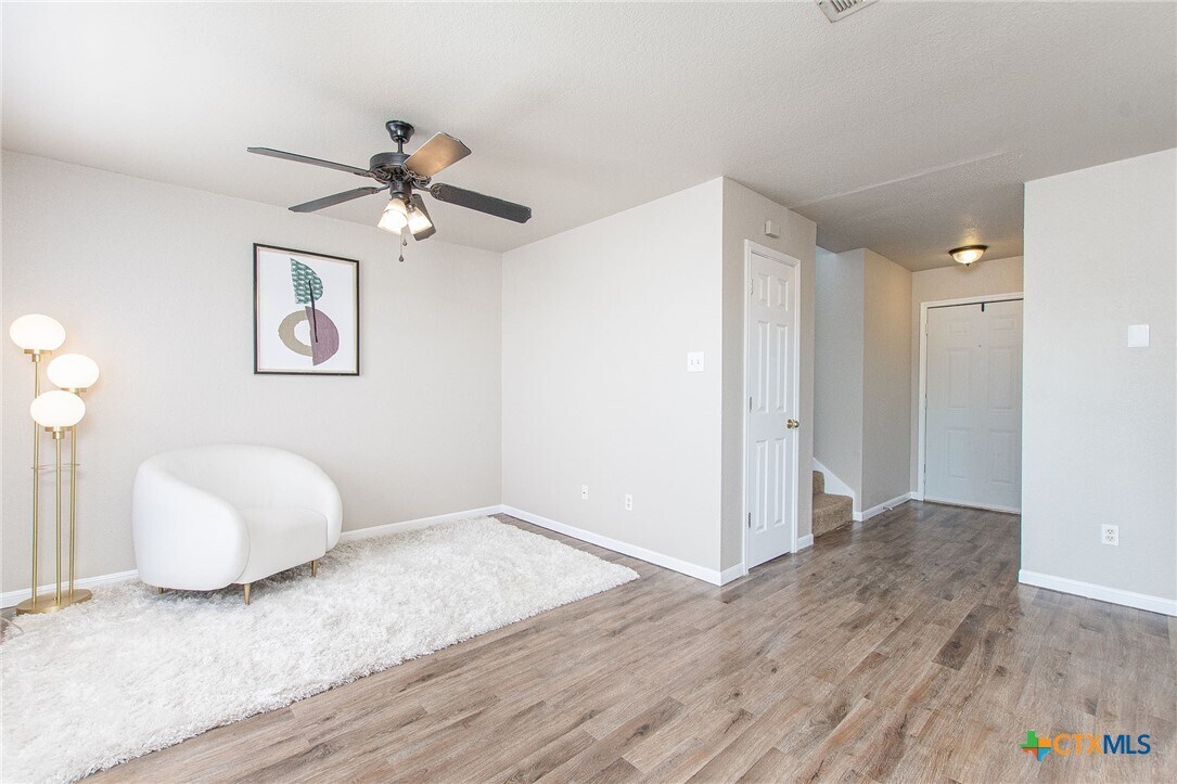 Photo - 402 Deloris Dr