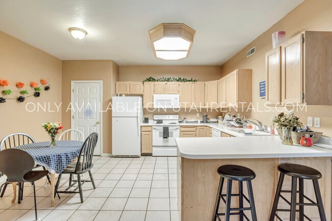 Building Photo - 455 Belmont Pl