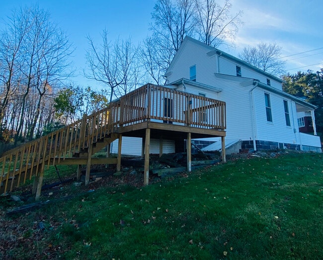 Photo - 140 Milan St S