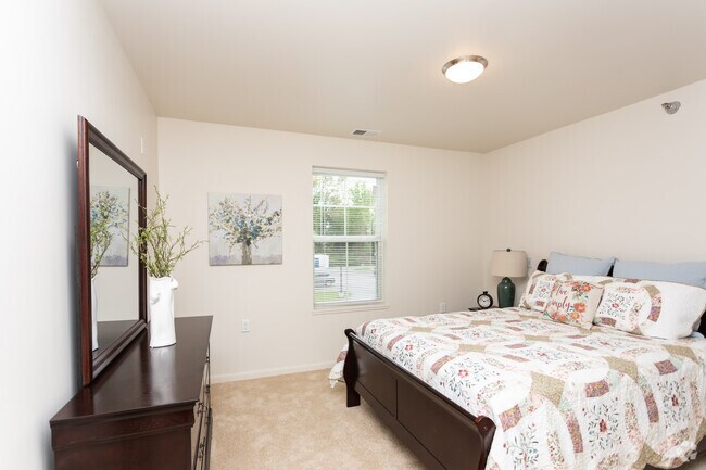2BR, 1BA - 825 SF - Kings Pointe Senior Apartments