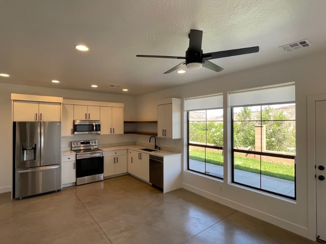 Building Photo - 676 676 W Lava Pointe Dr