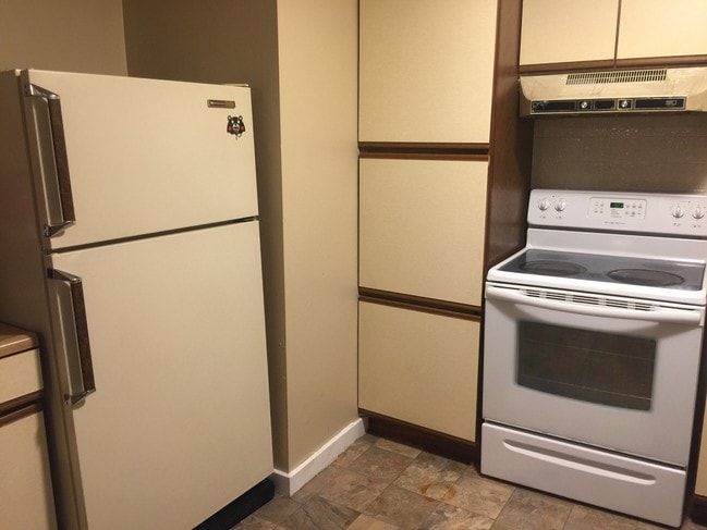 Kitchen - 17 Campion Rd Unit 1
