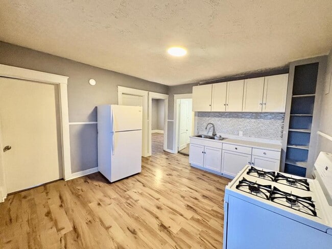 Building Photo - 109 Birch St