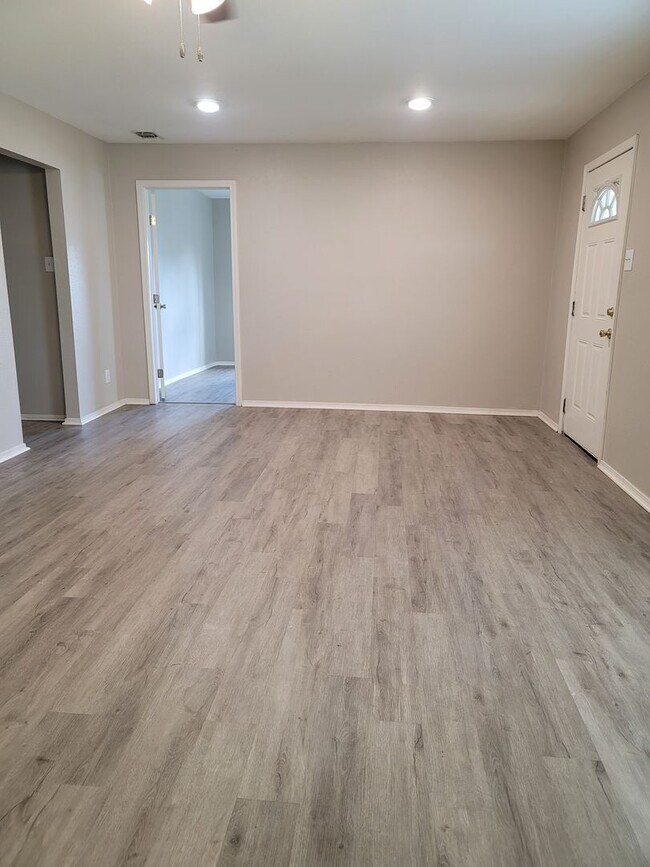 Photo - 4/2/2 TOTALLY renovated home