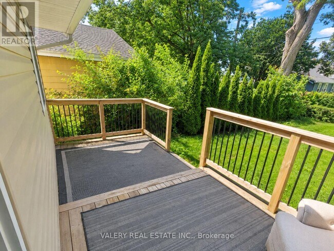 Photo - 1815 Francois Rd