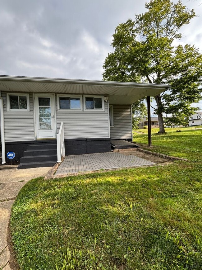 Photo - 130 E Northview Ave