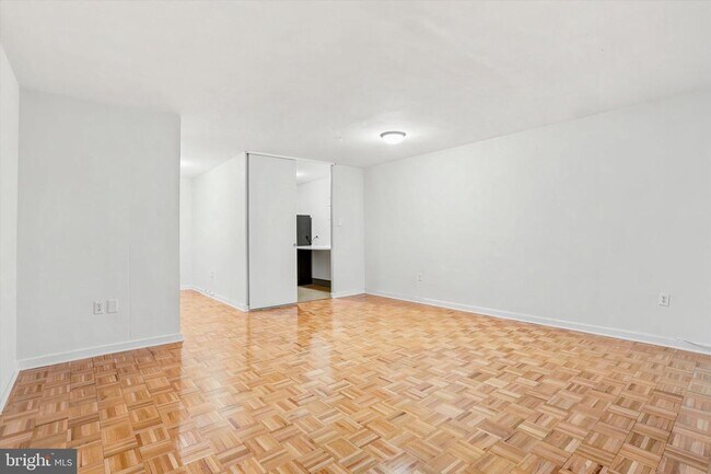 Photo - 604 S Washington Square Unidad 1309