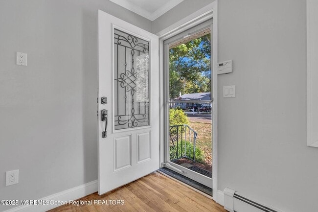 Photo - 2253 Llewellyn Pkwy