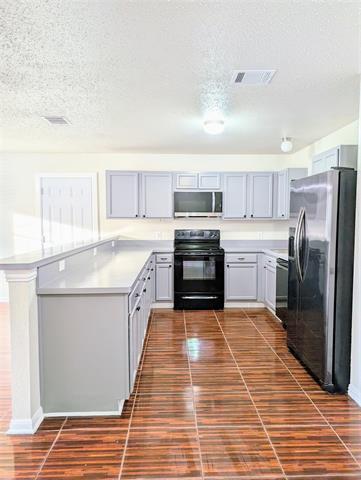 Photo - 240 Crowfoot Dr