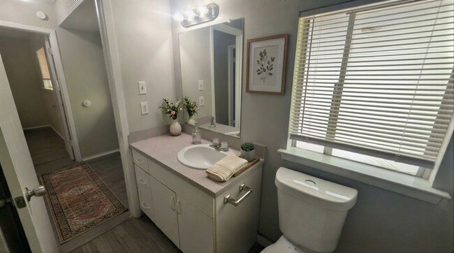 Photo - 1711 Burton Dr Unit B