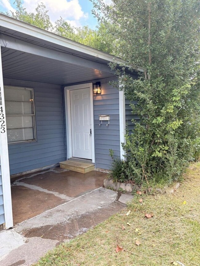 Photo - 4323 Groton Dr