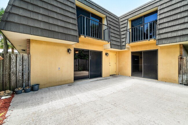 Photo - 624 6th Way
