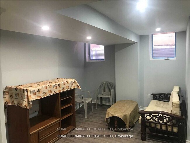 Photo - 93 Whitehouse Cres