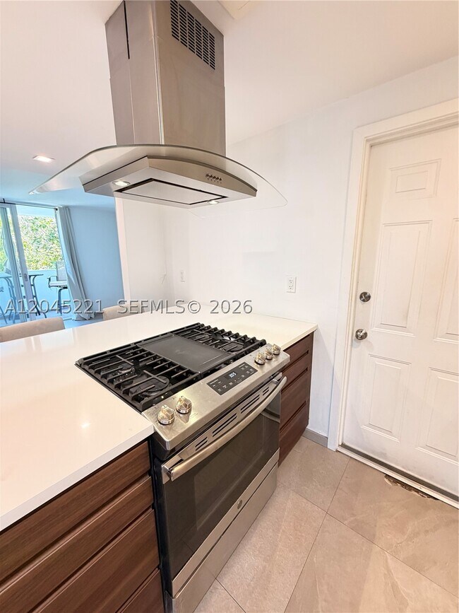 Building Photo - 360 Meridian Ave Unit 4A