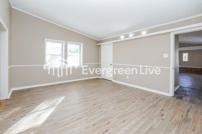 Photo - 544 Bellevue St