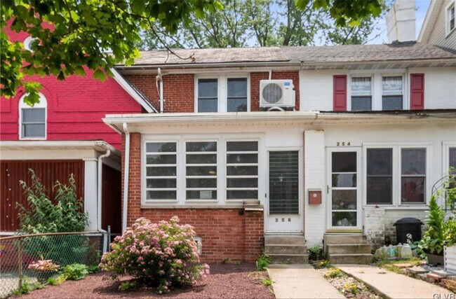 Photo - 256 Lehigh Ave