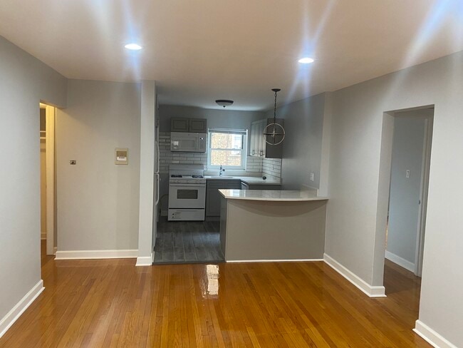 Photo - 7361 N Ridge Blvd Unit 2D