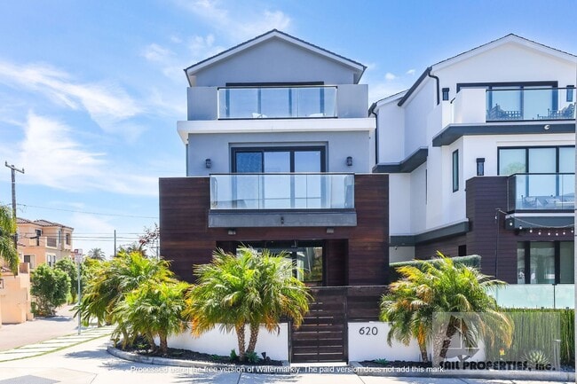 Building Photo - Newly Built Modern Smart Home Huntington B...