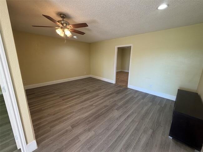 Photo - 2501 Maple St