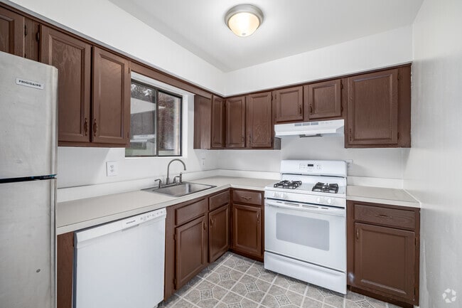1BR, 1BA - Kitchen