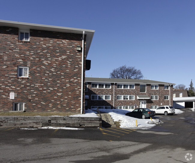 Blondo Crest Apartments
